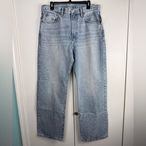 Gap 90s Loose Fit Jeans Mens 33x32 Light Wash Regenerative Cotton 645442-00-1